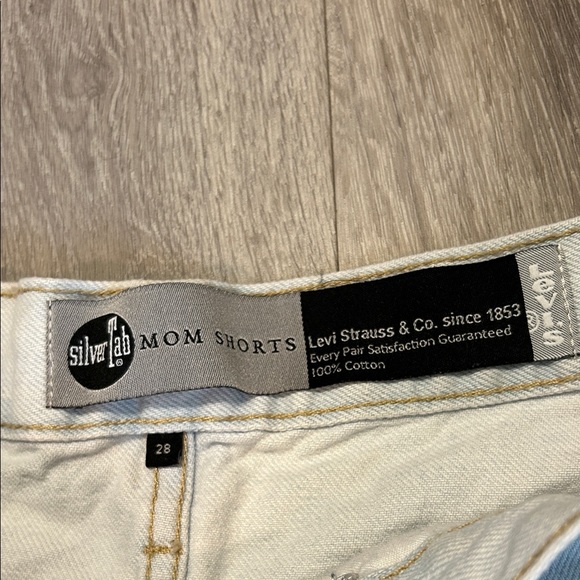 Levi's Silver Tab Light Blue Denim Mom Shorts - Picture 3 of 5
